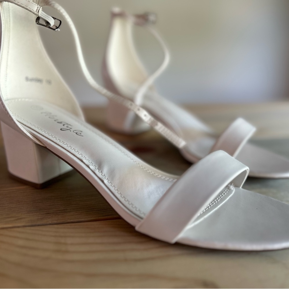 Herstyle White Elegant Block Heel Heels